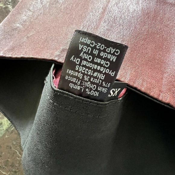 SPRWMN Leather High Waist 3/4 Capri Leggings in Burgundy Red - Picture 6 of 8